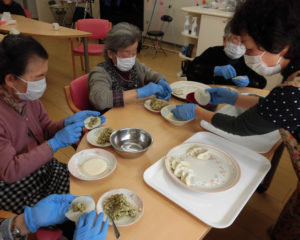 餃子作り（生活リハビリ）